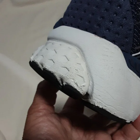 Brooks Men's Dark Blue Athletic Shoes Size 11. - Picture 8 of 8